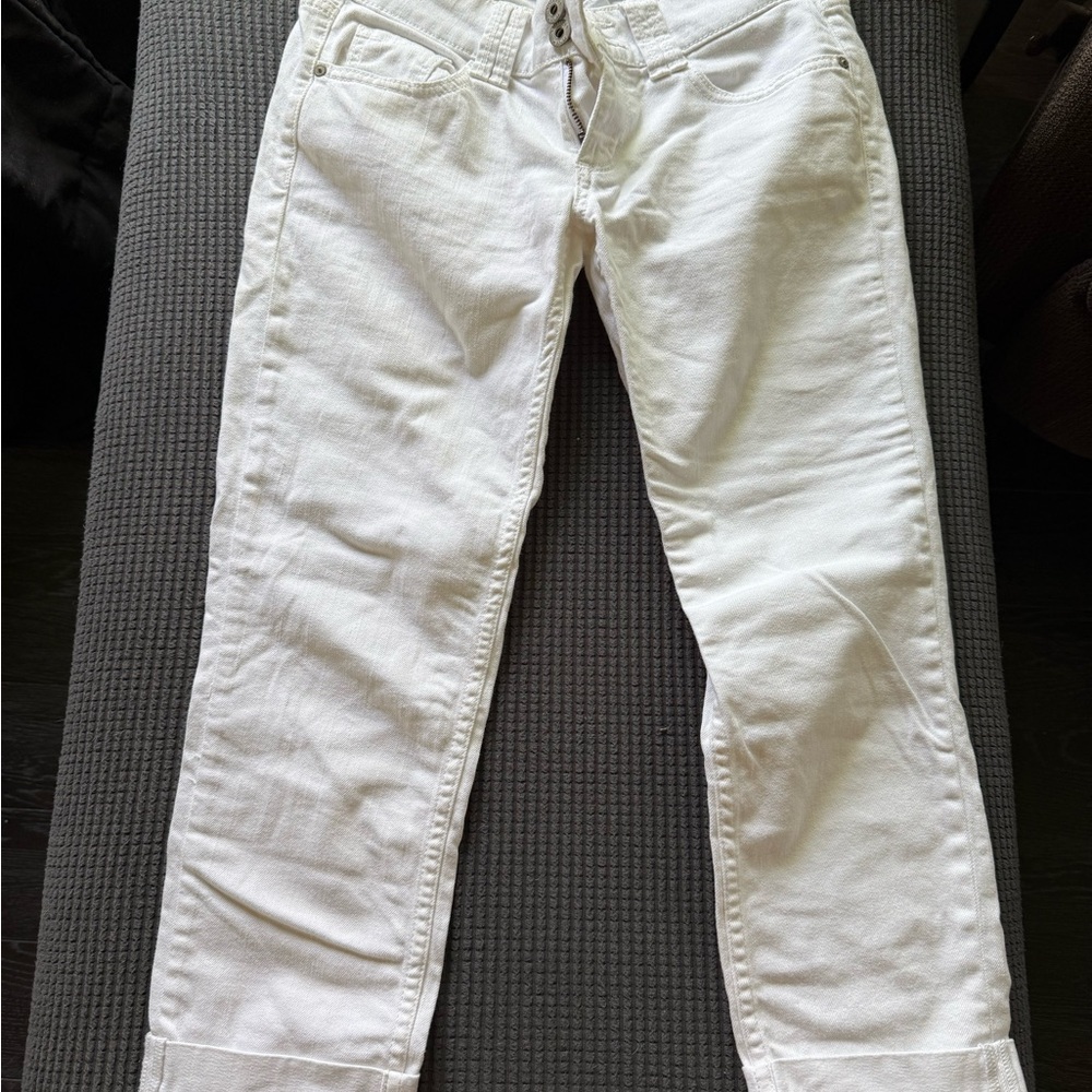 Juniors White Capri Pants